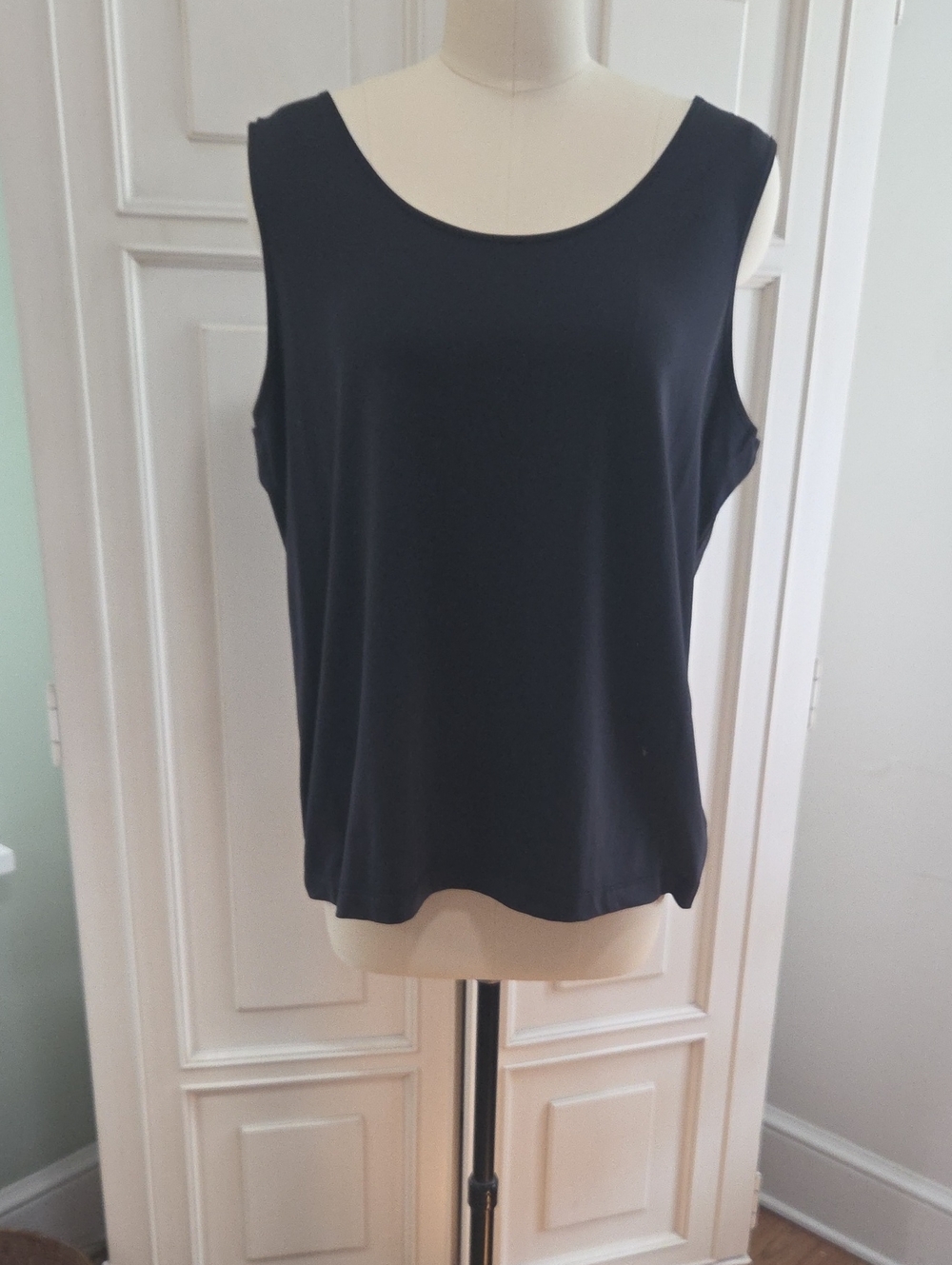 Chico's Black Scoop Neck Sleeveless Tank